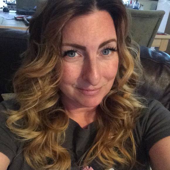 Meet your Posher, Lisa - Picture 2 of 5